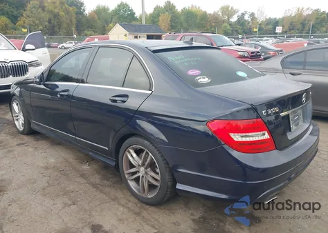 2014 Mercedes-Benz C 300 Sport 4Matic из США, поврежденный, VIN WDDGF8AB9ER314427